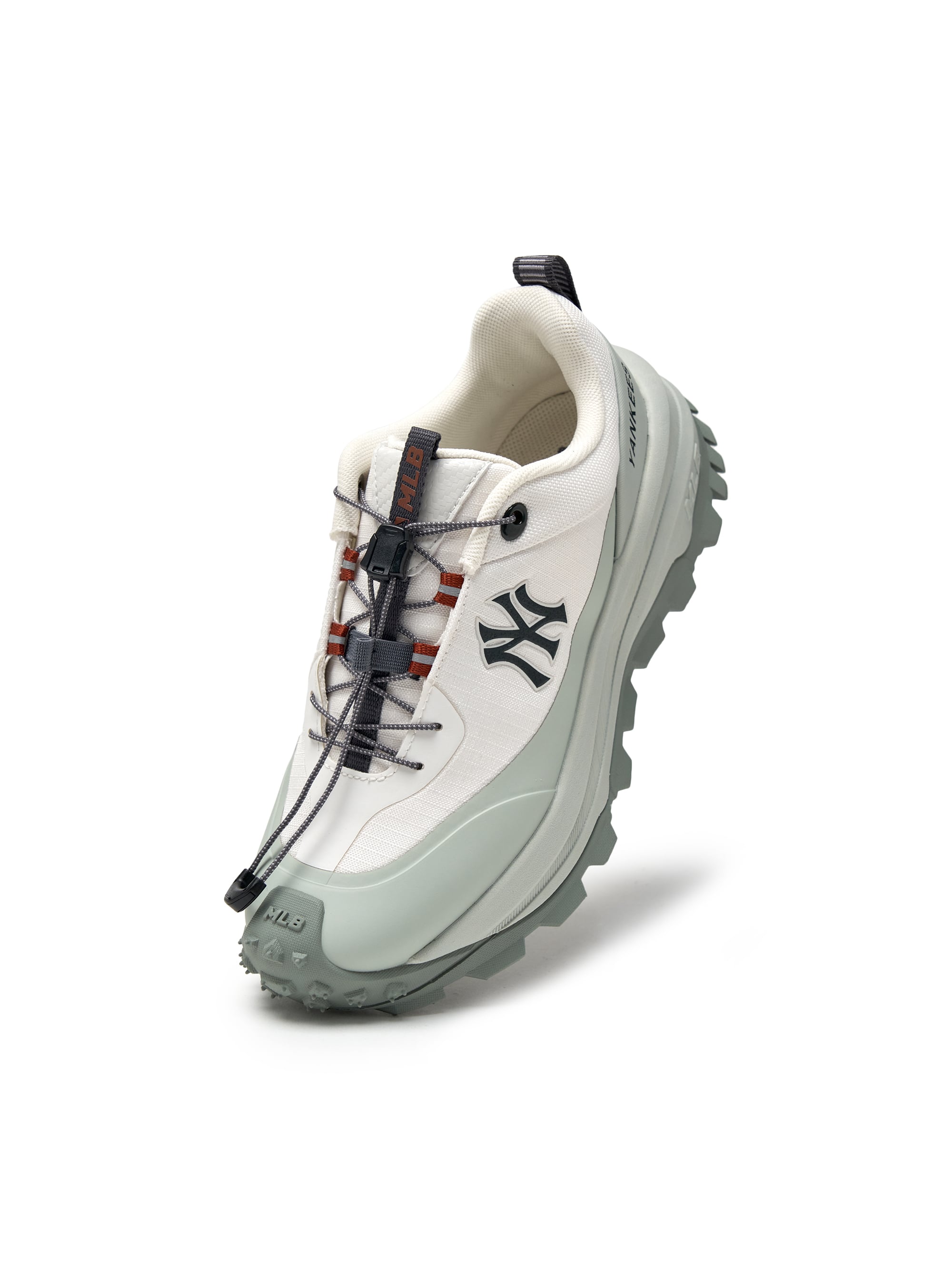 MLB Bump Chunky New York Yankees MINT : chaussure chunky blanche et menthe Yankees, vue de profil sur fond clair.