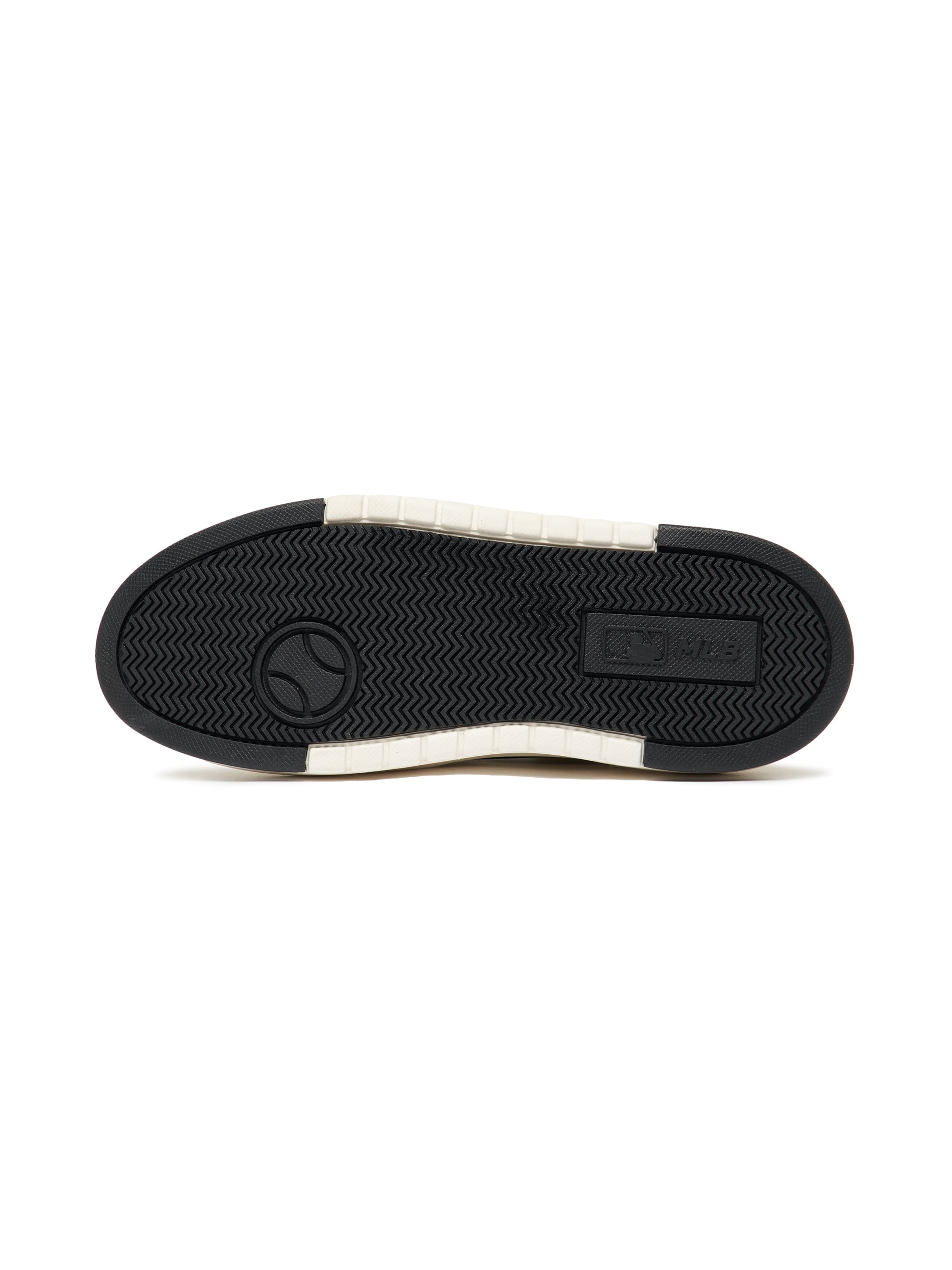 MLB Chunky Liner New York Yankees WHITE, vue semelle intérieure sur fond blanc, marque MLB en contexte chaussures.
