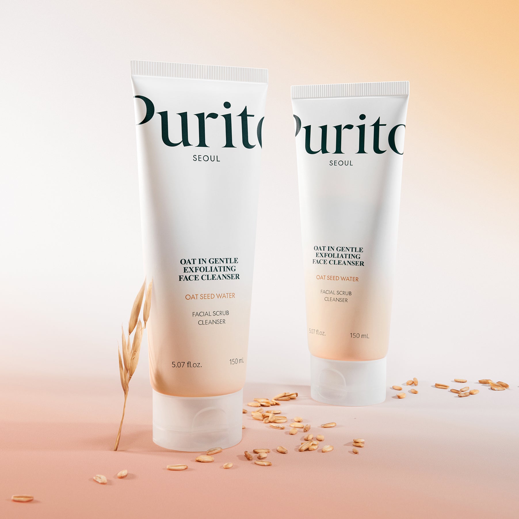 Décris l'image en français : PURITO Oat in Gentle Exfoliating Face Cleanser, tubes Purito et flocons d’avoine sur fond beige.