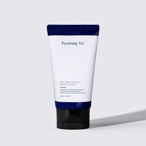 Décris l'image en français: PYUNGKANG YUL Dear Mom Total Care Moisture Cream 100ml, tube blanc bleu sur fond clair.