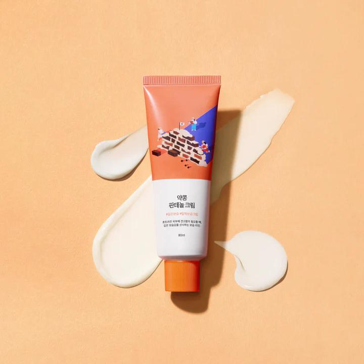 ROUND LAB Yakkong Panthenol Cream 80ml de ROUND LAB, tube sur fond beige, textures crème blanches, contexte beauté