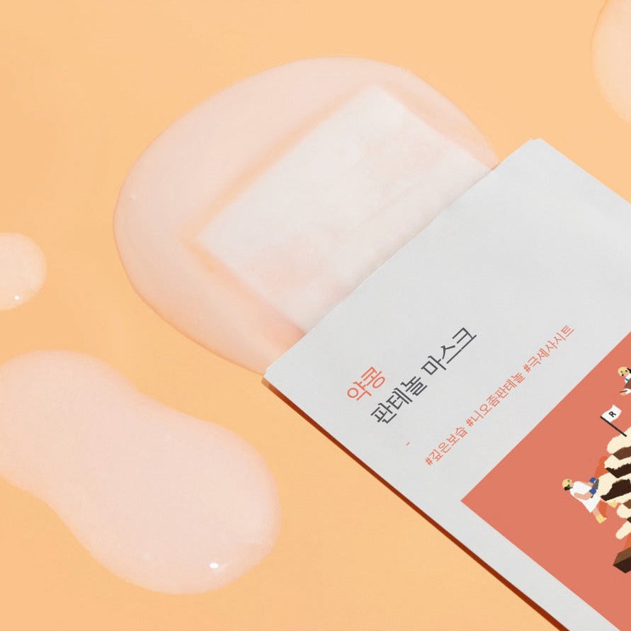 Masque facial hydratant ROUND LAB Yakkong Panthenol Mask (10 sheets) sur fond beige, illustrant le packaging moderne et innovant.