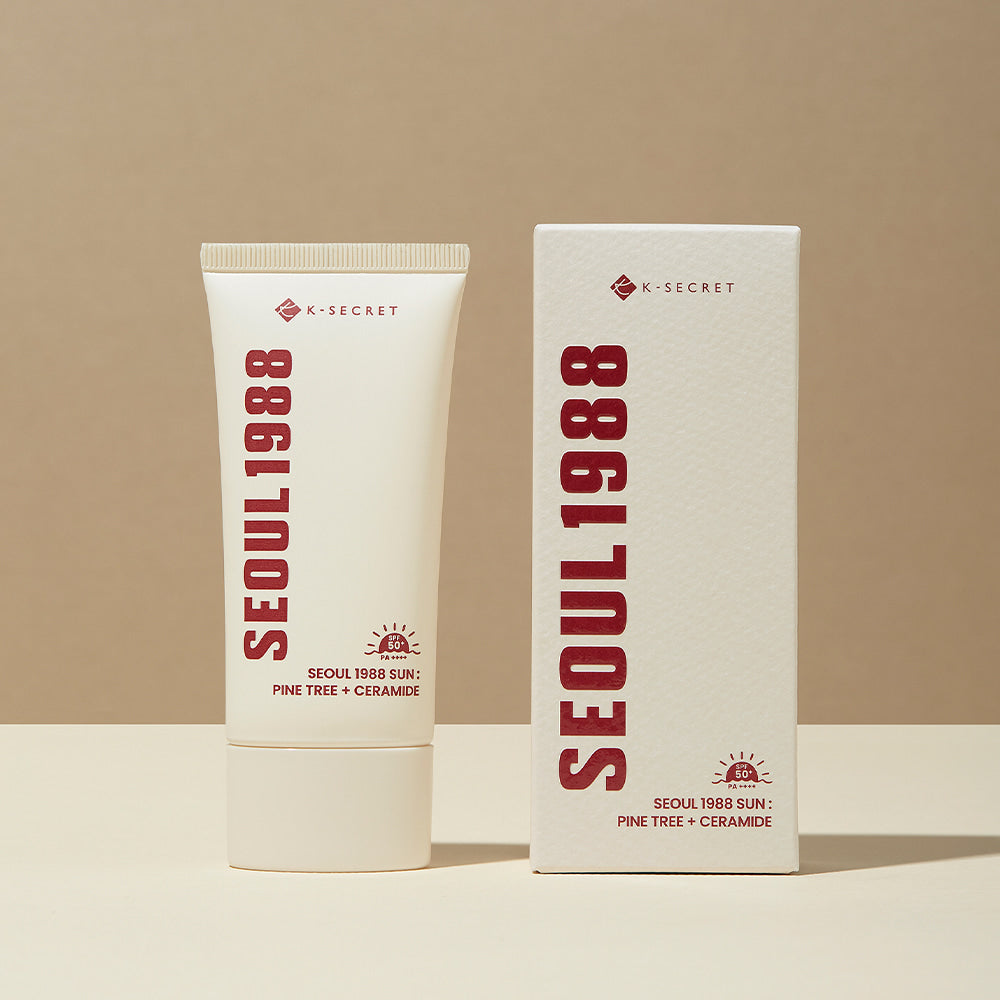 SEOUL 1988 Pine Sunscreen 50ml K-SECRET, crème solaire en tubes blancs sur fond beige, visuel produit.