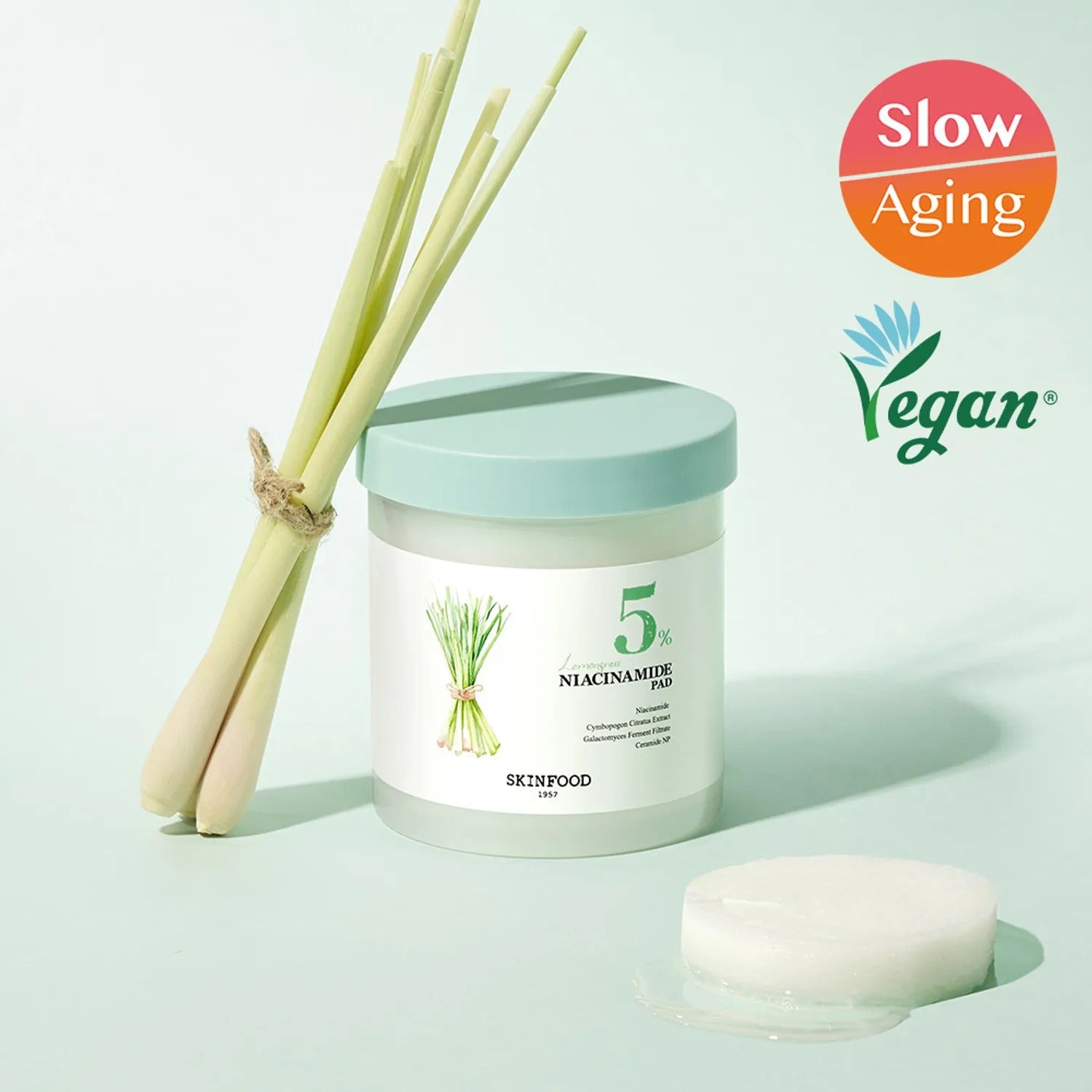 SKINFOOD Lemongrass Niacinamide 5 60 Pads de la marque SKINFOOD, pots et disques sur fond clair, slow aging, vegan