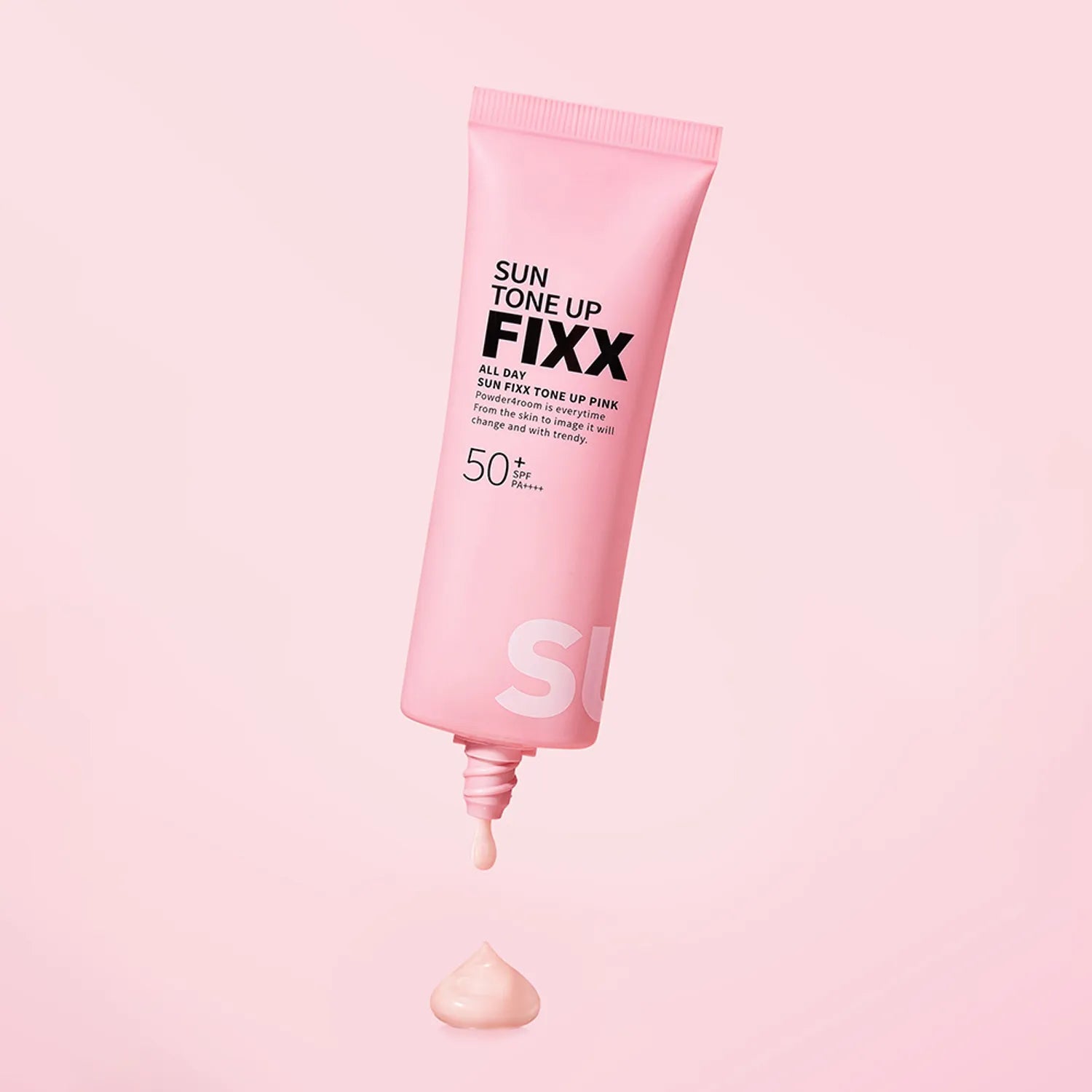 SO NATURAL All Day Sun Fixer Tone Up Pink 50ml, tube crème rose sur fond clair, produit beauté en contexte studio