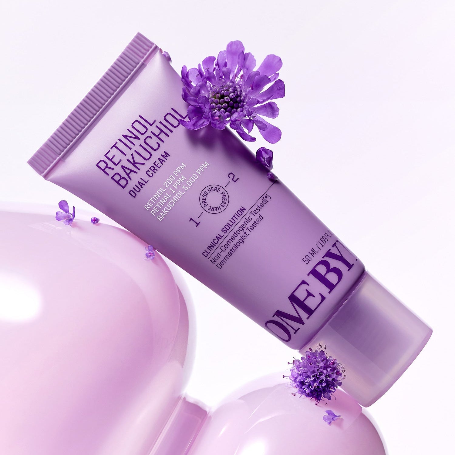 Crème SOMEBYMI Retinol Bakuchiol Dual 50ml, soin visage avec fleurs violettes.