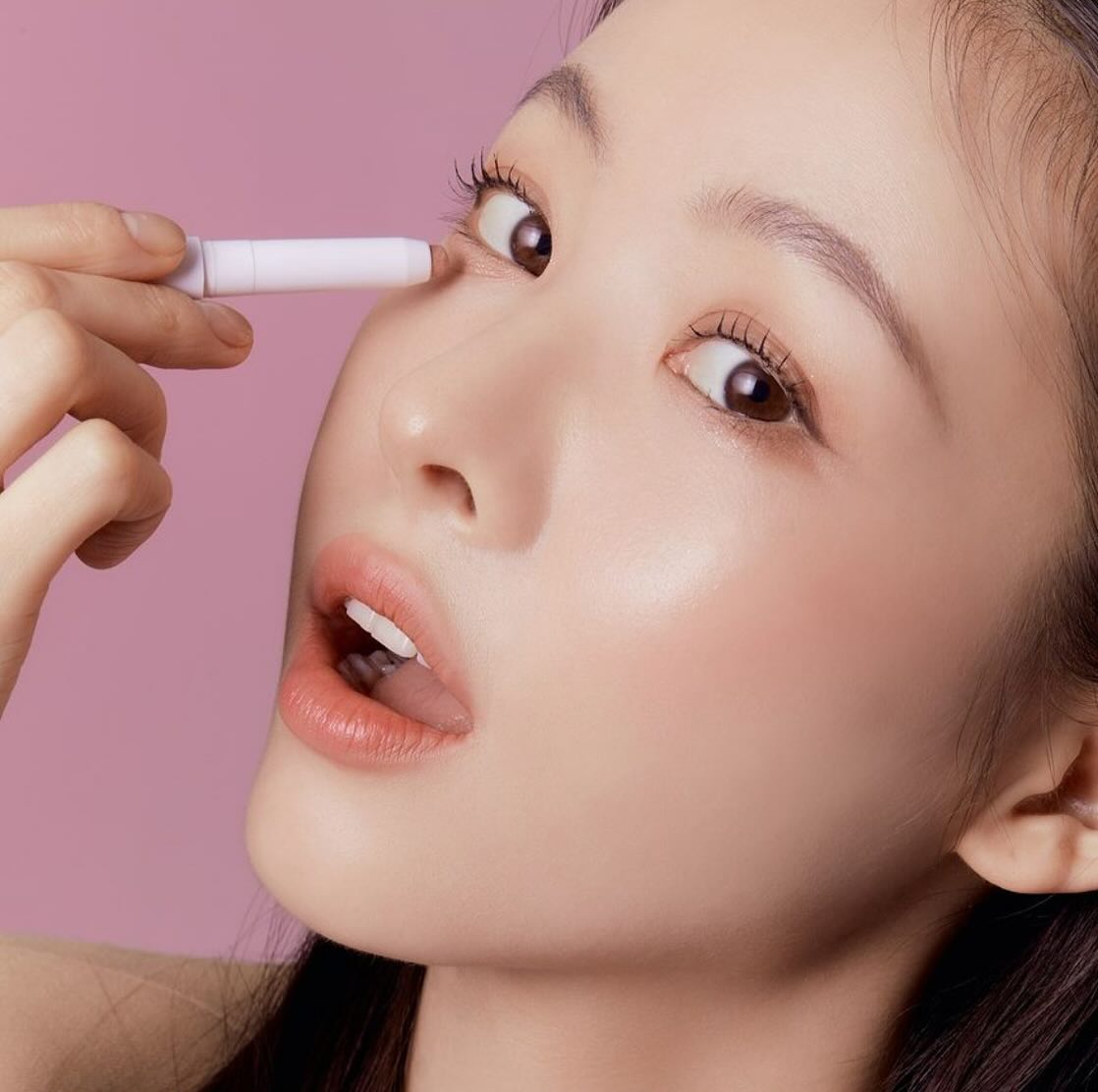 TONY MOLY The Shocking Color Fixing Stick Shadow disponible sur Ma petite Coree, ton Eshop 100% K-beauty en direct de Seoul