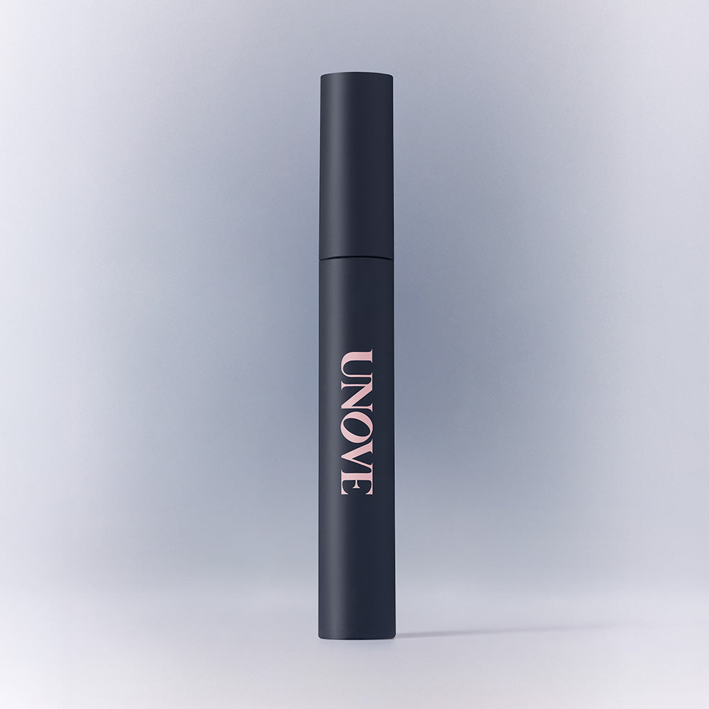 UNOVE Frizz Calming Slick Hair Finishing Stick 10ml, stick noir de la marque UNOVE sur fond clair, visuel produit