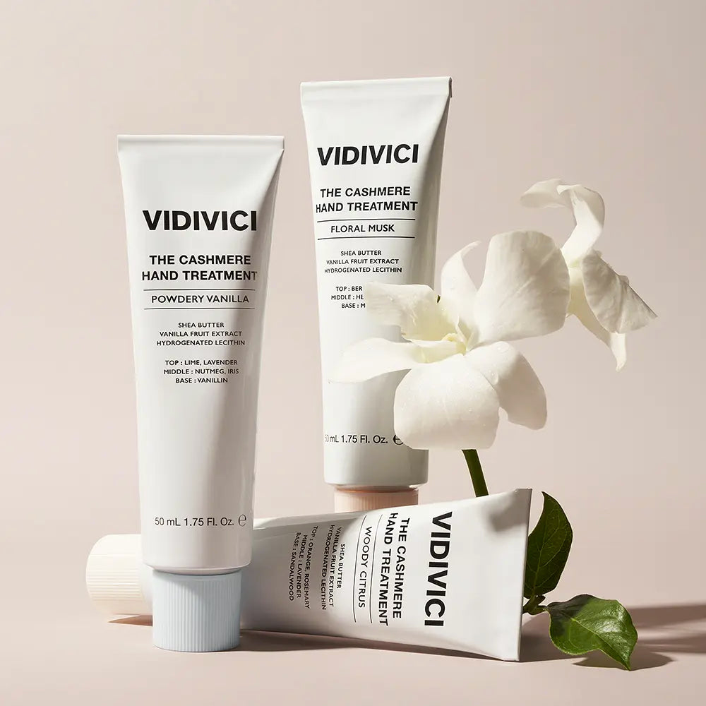Produits de soin des mains VIDIVICI The Cashmere Hand Treatments 50ml avec fleurs blanches, tubes de traitement cashmere soin des mains.
