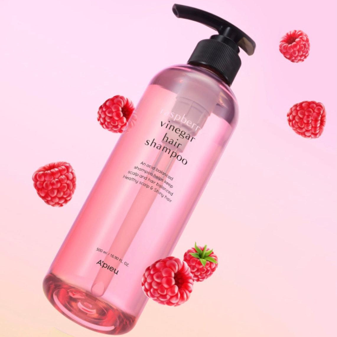 A'PIEU Raspberry Vinegar Hair Shampoo 500ml de la marque A'PIEU, flacon rose avec framboises sur fond pastel.