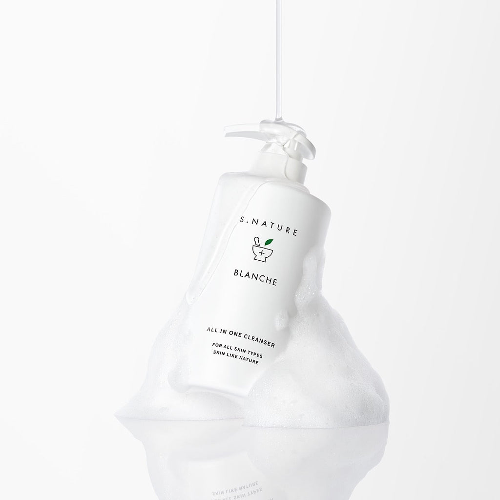 S.NATURE Blanche Cleanser 260ml, flacon S.NATURE sur fond blanc, contexte visuel épuré et lumineux.