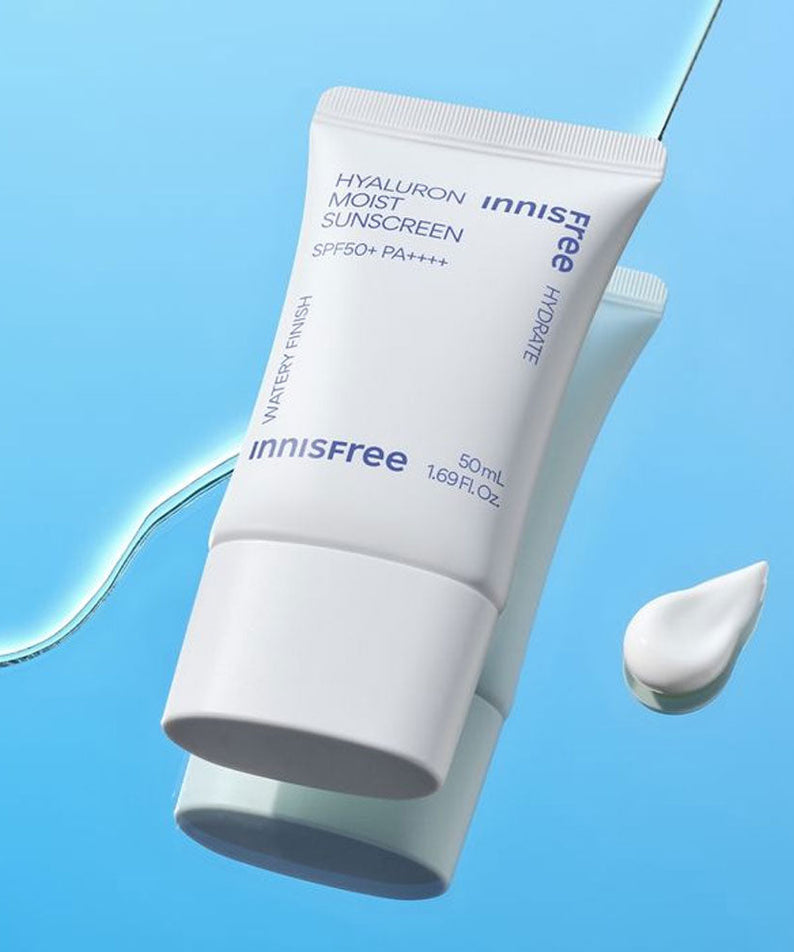 INNISFREE Hyaluron Moist Sunscreen 50ml, tube crème solaire sur fond bleu, visuel produit beauté Innisfree