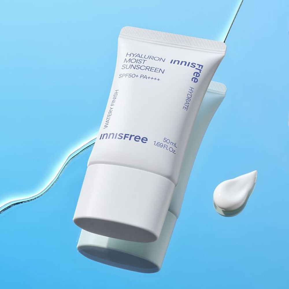 INNISFREE Hyaluron Moist Sunscreen 50ml, tube crème solaire sur fond bleu, visuel produit beauté Innisfree