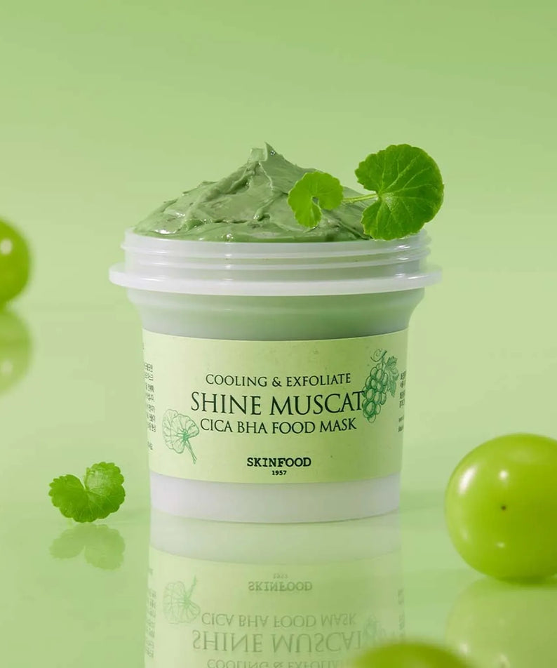 Masque SKINFOOD Shine Muscat Cica Baja Food Mask 120g avec texture verte et raisins Muscat