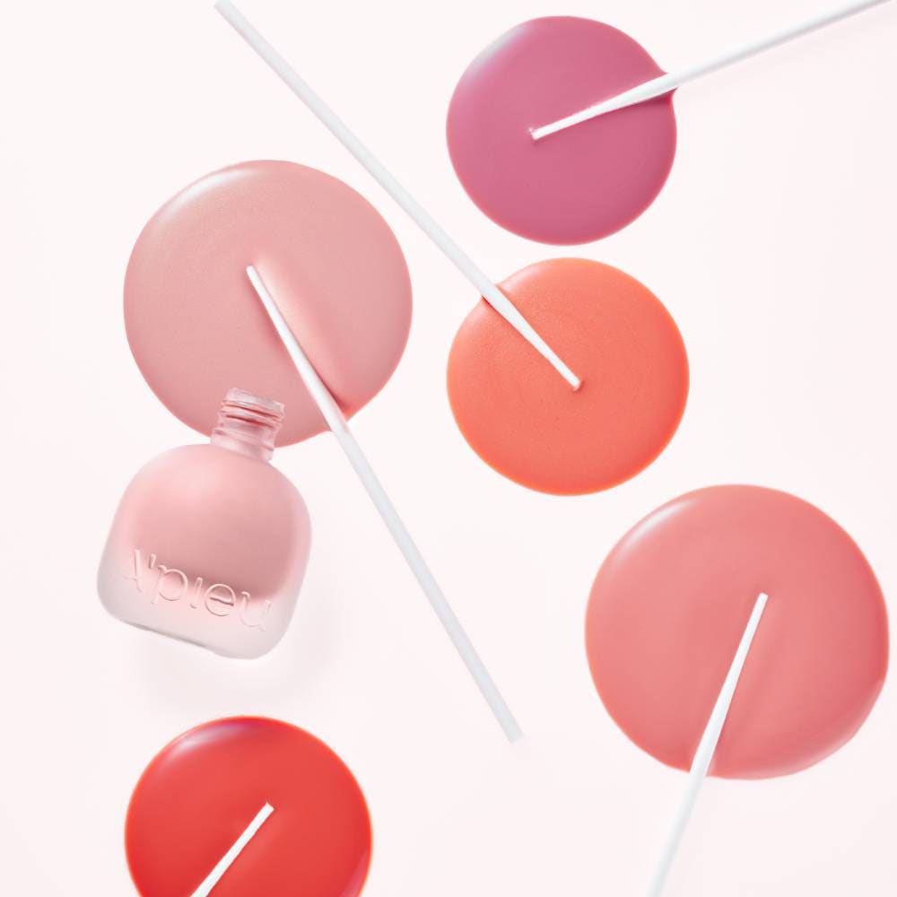 A'PIEU Juicy-Pang Water Blusher 8g, marque A'PIEU : blush colorés sur fond clair, texture fraîche avec applicateurs.