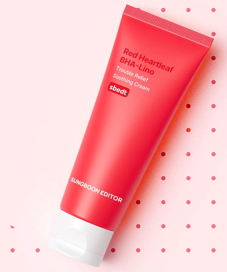 SUNGBOON EDITOR Red Aloe Vera Baha Reno Trouble Relief Soothing Cream : tube rouge sur fond rose à pois, soin anti-imperfections.
