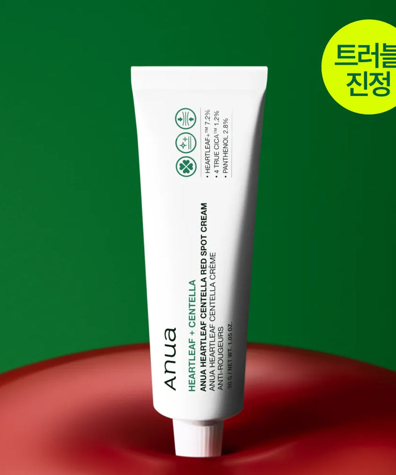 ANUA Heartleaf Centella Red Spot Cream 30g, tube blanc sur fond vert avec contexte skincare de la marque ANUA