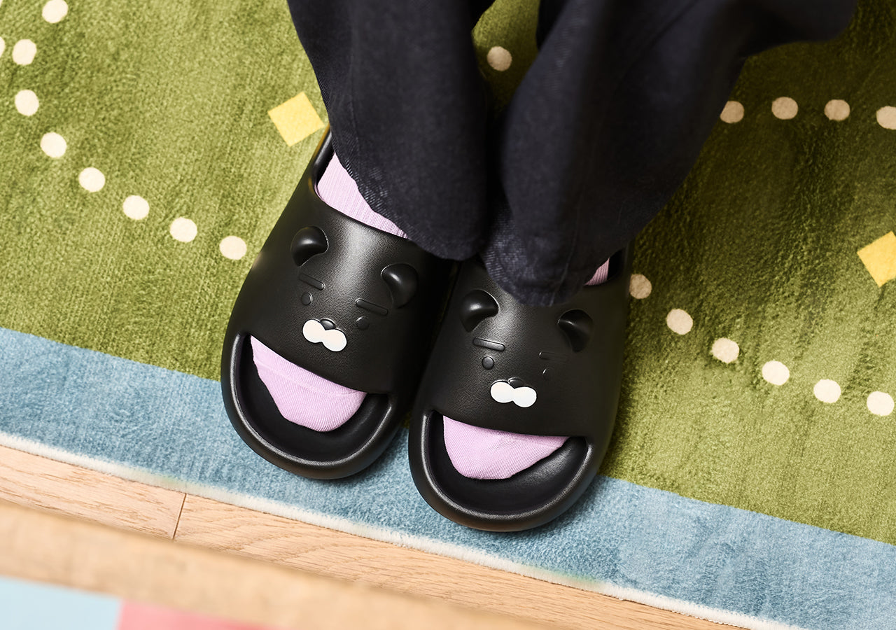 KAKAO FRIENDS - Noir Pantoufles Homme Ryan - Detail 4