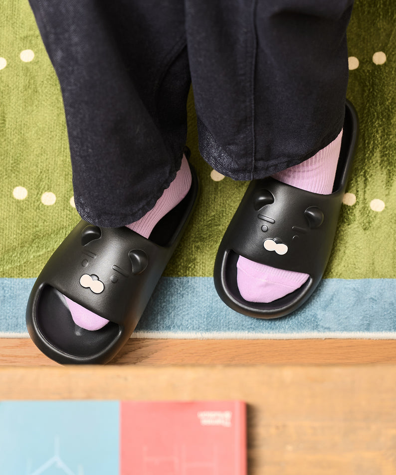 KAKAO FRIENDS - Noir Pantoufles Homme Ryan - Detail 5