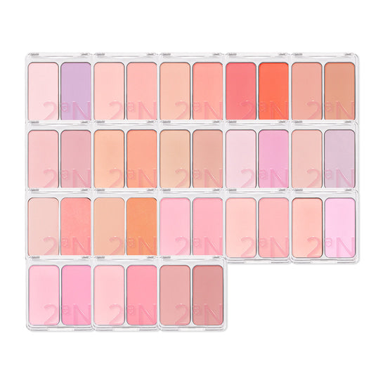 Décris l'image en français: 2AN Dual Cheek Blush, palette 2AN avec teintes sur fond clair, photo produit.