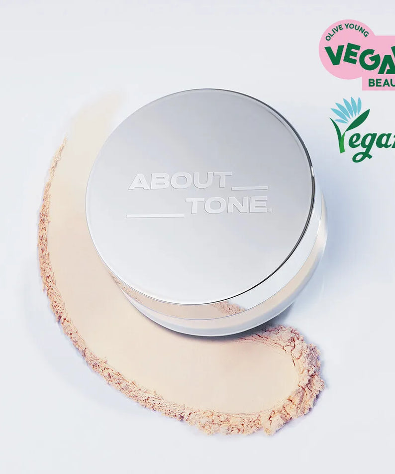 ABOUT TONE The Blur Finish Powder de la marque, packaging sur fond blanc avec mentions Végane Beauty Vegan