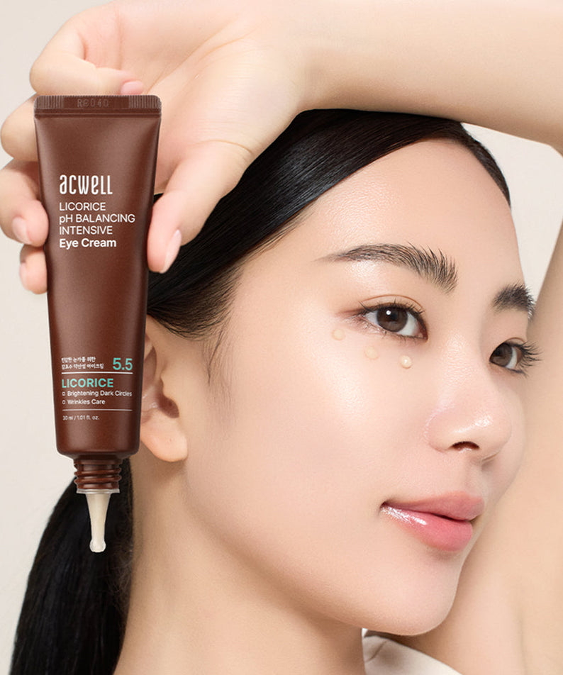 ACWELL Licorice Ph Balancing Eye Cream 30ml de la marque ACWELL, visage avec crème pour les yeux à la main