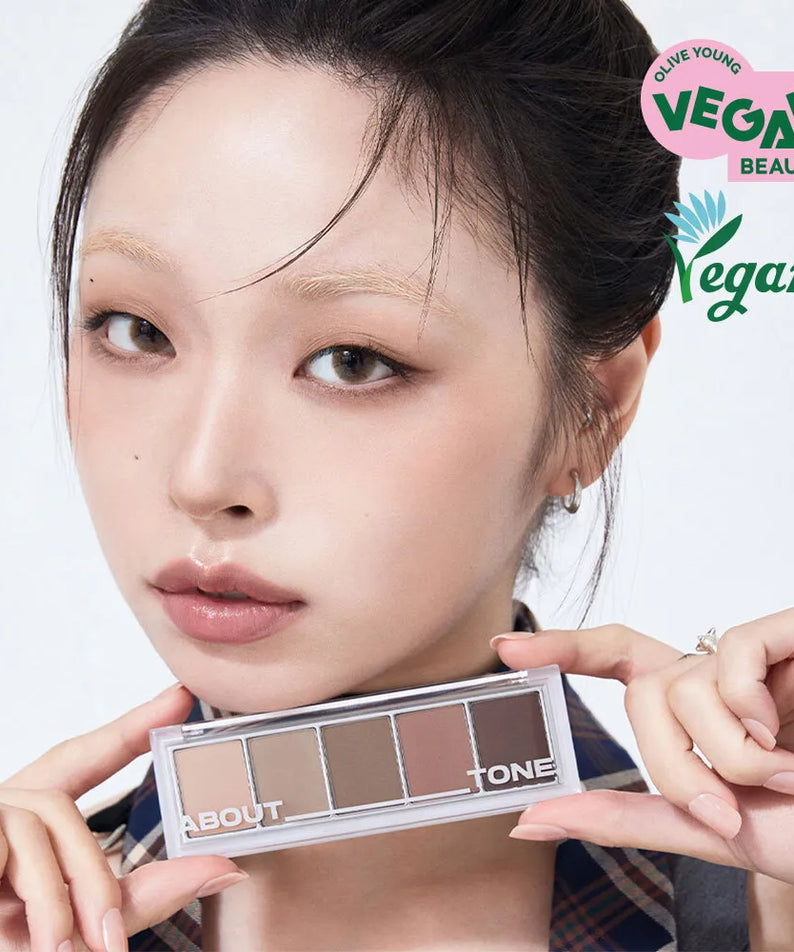 ABOUT TONE Return To Basic Shadow Palette de la marque ABOUT TONE, palette de fards sur fond clair, maquillage vegan