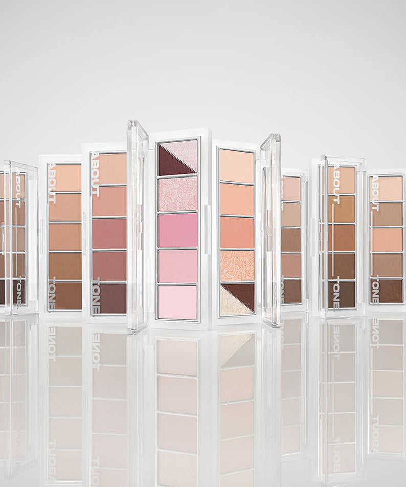 ABOUT TONE Return To Basic Shadow Palette, marque ABOUT TONE, palette d’ombres à paupières en étui transparent sur fond clair.