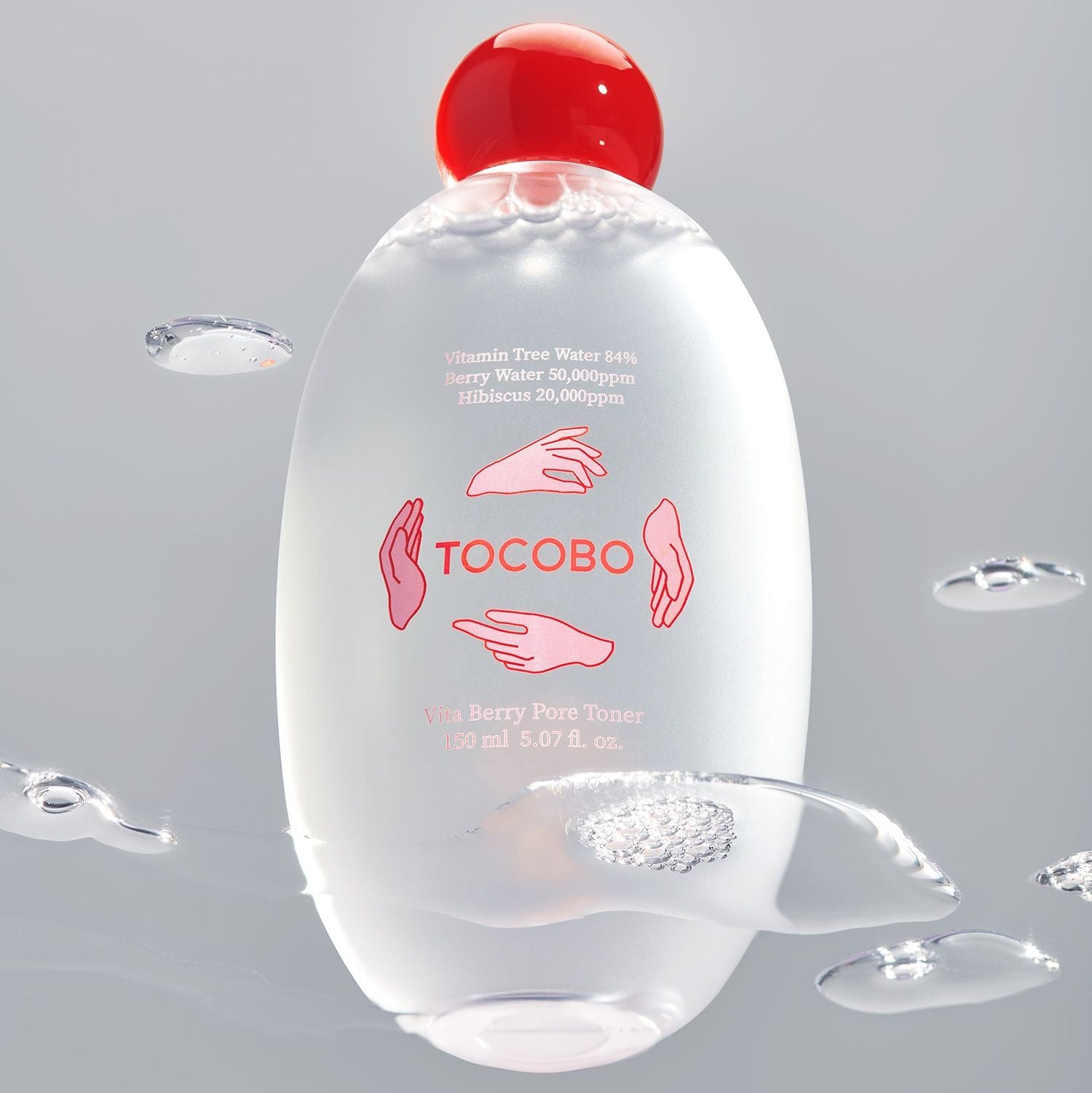 TOCOBO Vita Berry Pore Toner 150ml TOCOBO sur fond clair, flacon rouge et gouttes d’eau, style soin visage.