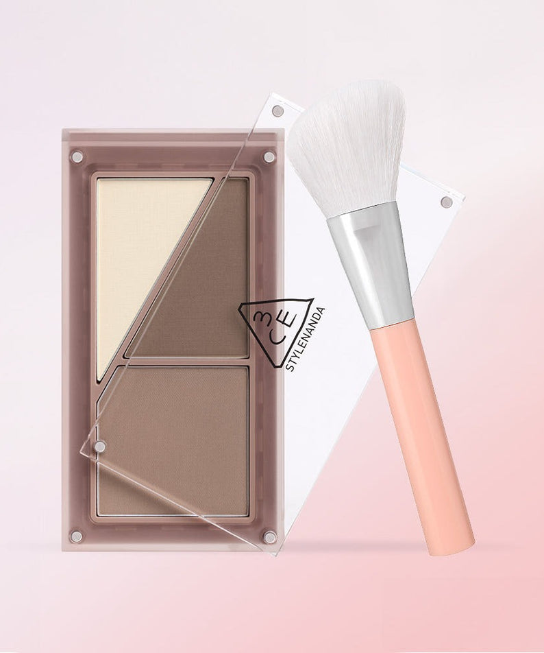 3CE Layer It All Contour Palette 9.5g de 3CE, palette contour et pinceau maquillage sur fond rose clair