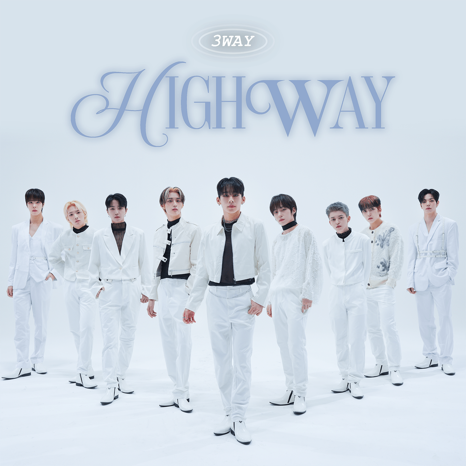 3WAY - [HIGHWAY] - Album Kpop de 3WAY, visuel du groupe en tenue blanche sur fond clair, pochette musicale