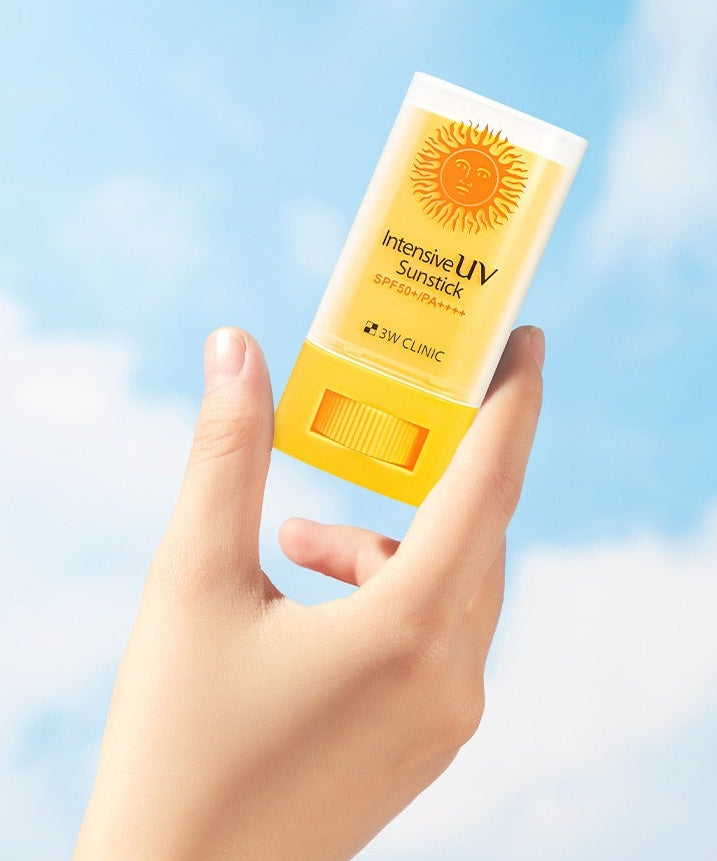 3W CLINIC Intensive UV Sun Sticks 20g tenu dans une main, protection solaire efficace