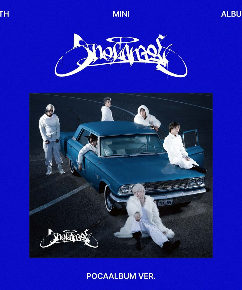 JUSTB - [SNOW ANGEL] (POCAALBUM) - Album Kpop JUSTB, couverture bleue avec voiture et membres en tenue, pochette POCAALBUM.