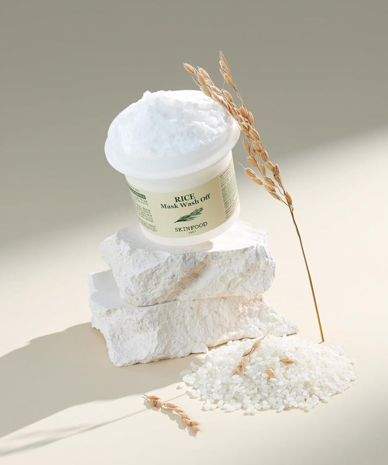 SKINFOOD Rice Mask Wash Off 120g de la marque SKINFOOD : pot crème blanche et riz, sur fond beige.