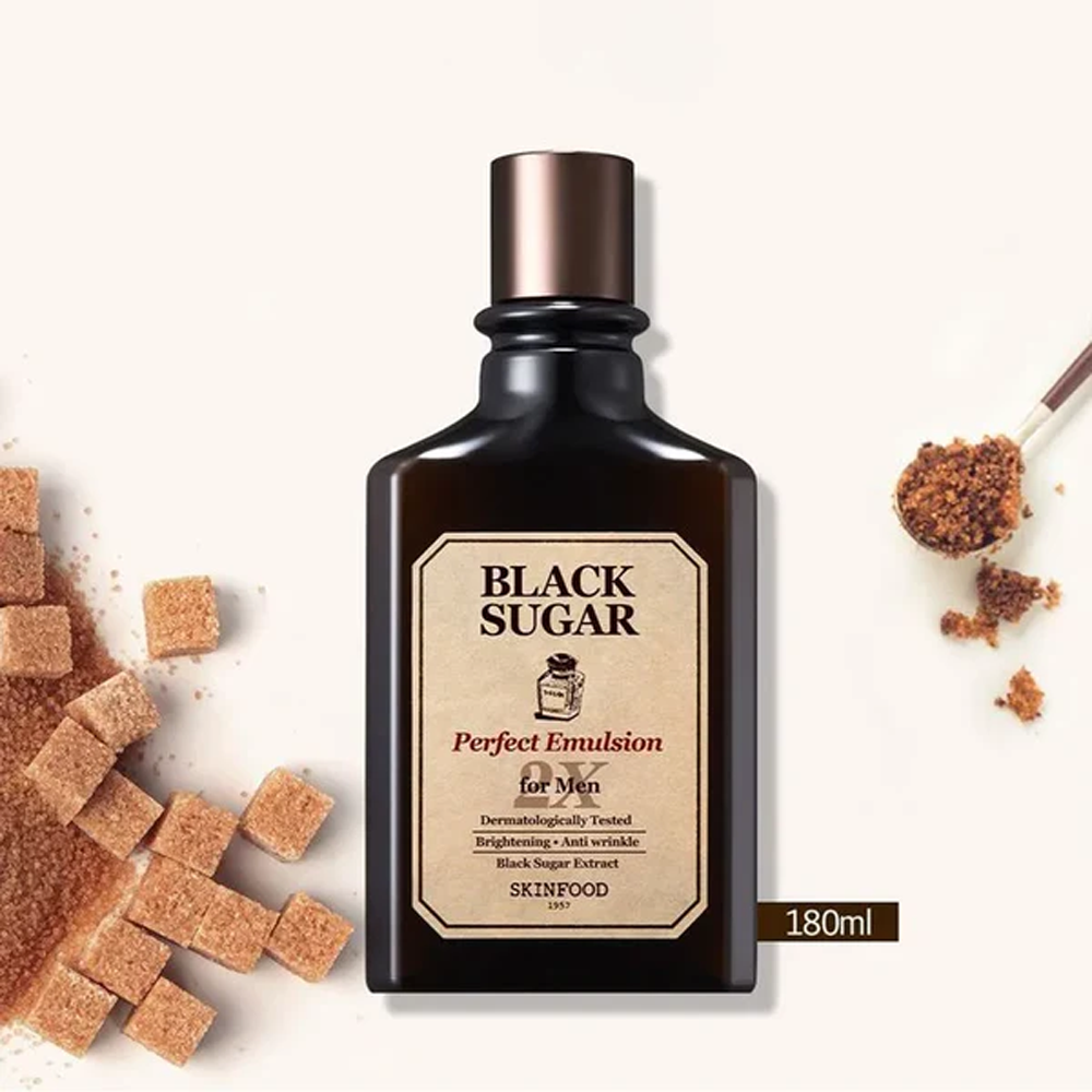 SKINFOOD Black Sugar Perfect Emulsion 2X For Men 180ml, flacon noir sur fond clair avec sucre noir et cubes.