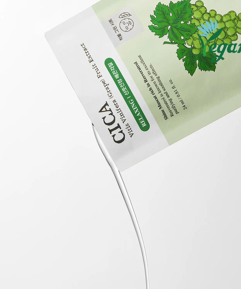 SKINFOOD Shine Muscat Cica Mask, marque SKINFOOD, masque facial sur fond blanc avec visuel raisin et cica, vegan.