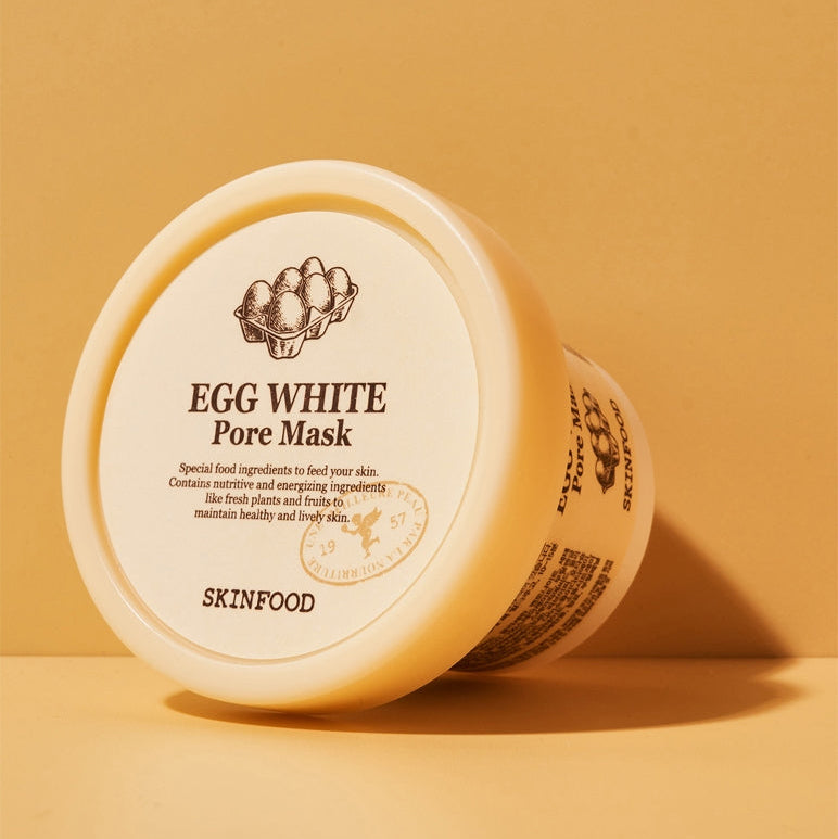 SKINFOOD Egg White Pore Mask 120g de la marque SKINFOOD, pot crème sur fond orange, produit de soin visage.
