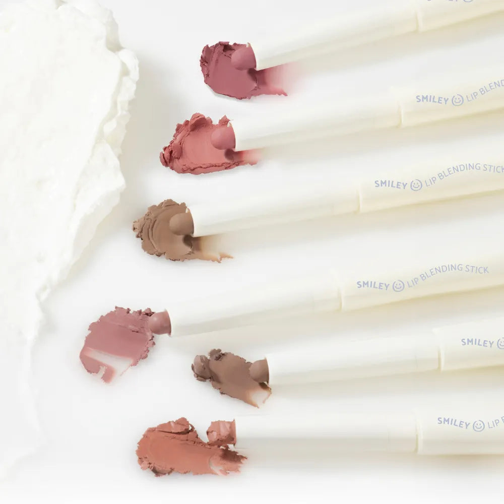 LILYBYRED Smiley Lip Blending Stick de la marque LILYBYRED, sur fond blanc, avec texture de rouge à lèvres.