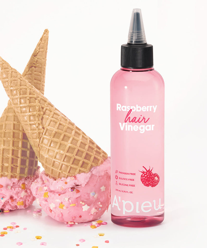 A'PIEU Raspberry Hair Vinegar 200ml, bouteille rose de marque A'PIEU avec confettis et cornet glace en contexte visuel.