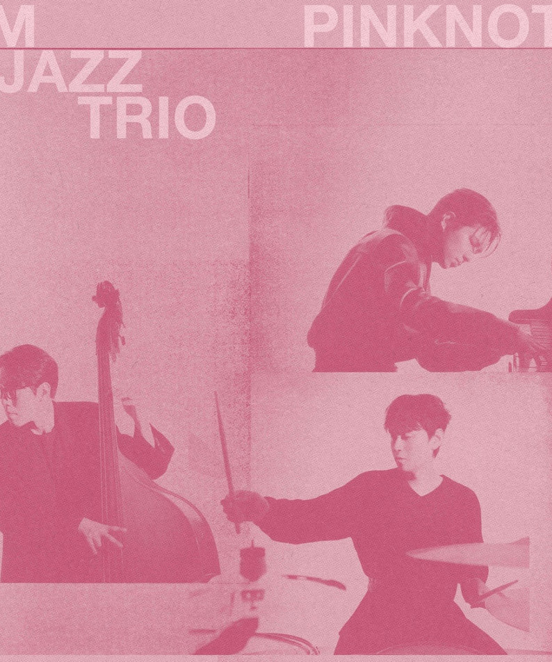 SM JAZZ TRIO - [PINK NOTE] - Album Kpop, pochette rose avec musiciens, design SM JAZZ TRIO.