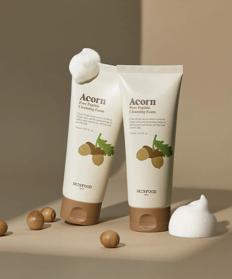 SKINFOOD Acorn Pore Peptide Cleansing Foam 150ml, photo produit SkinFood sur fond beige avec crème et noisettes
