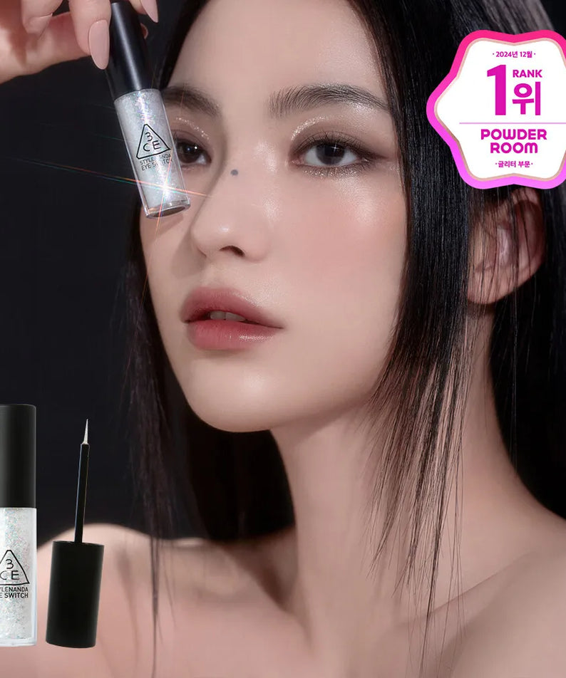 3CE  Eye Switch, correcteur sous forme de stylo pour les yeux, maquillage sur visage féminin, fond sombre, gros plan