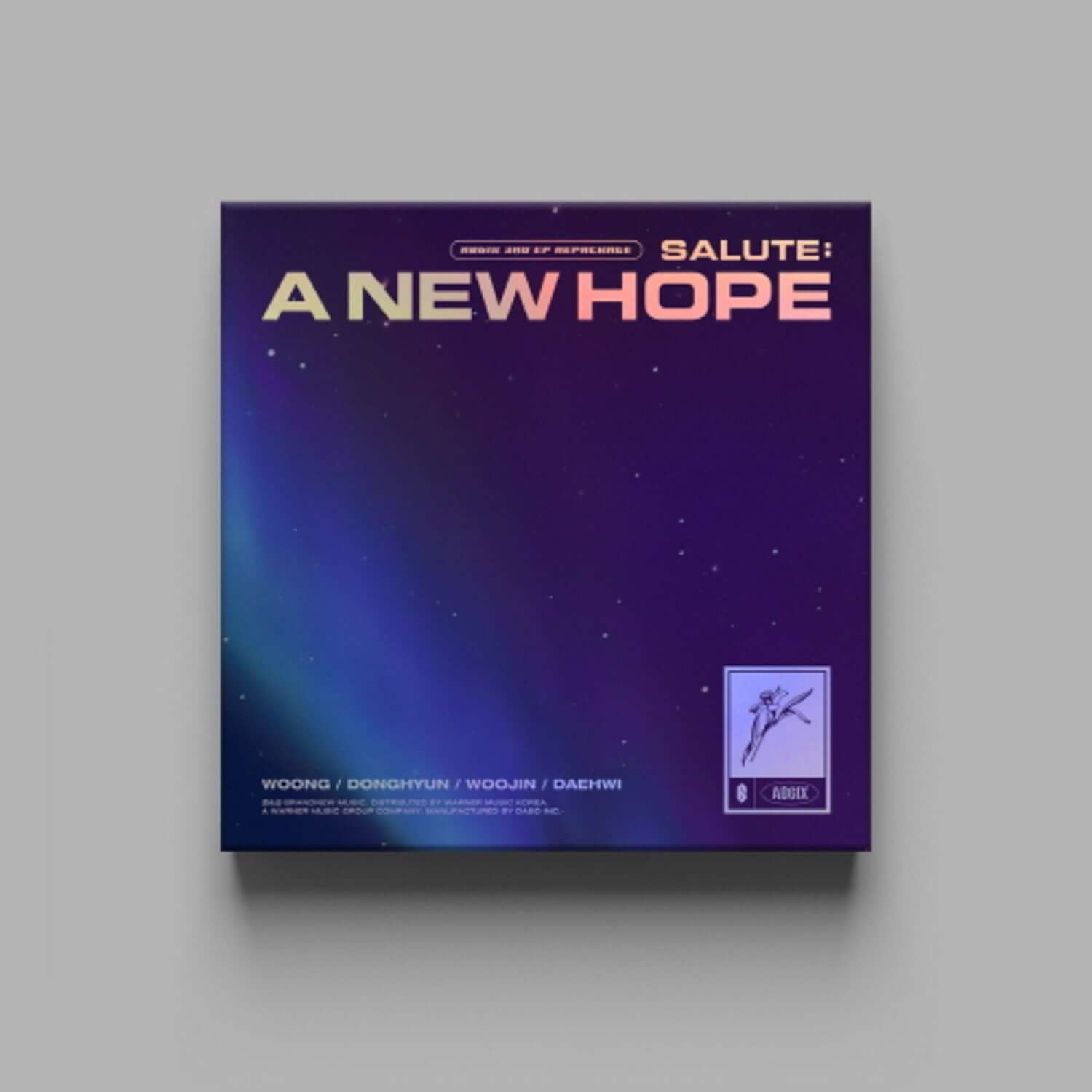 AB6IX - 3RD EP REPACKAGE [SALUTE : A NEW HOPE] HOPE Ver. - Album Kpop, coffret sur fond studio bleu nuit
