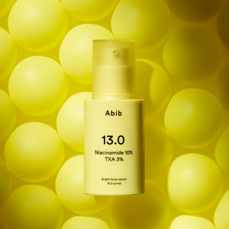 ABIB  Bright Force Serum 13.0 Pump 30ml, sérum Abib jaune sur fond à bulles lumineuses, présentation produit