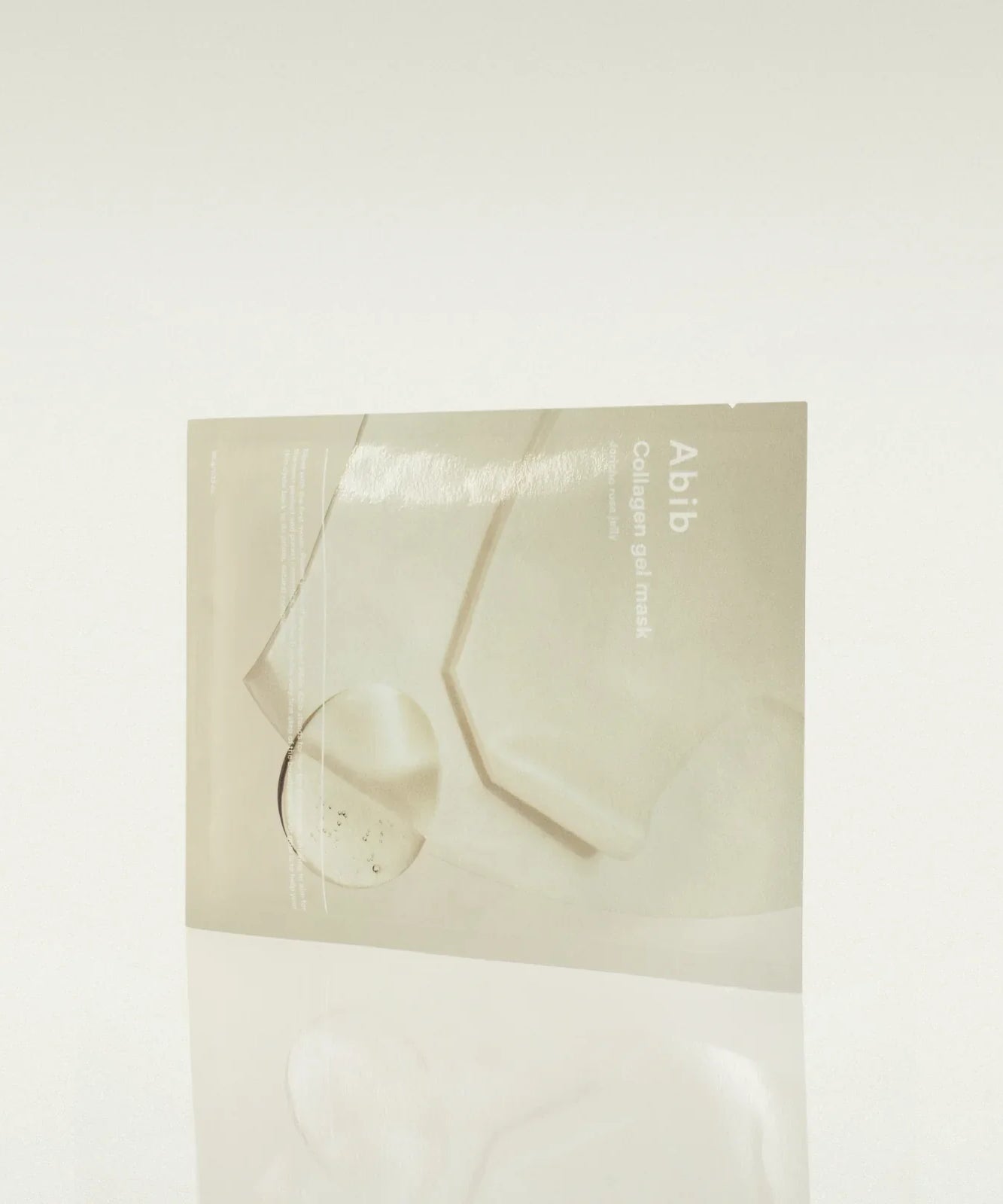 ABIB Collagen Gel Mak Jericho Rose Jelly d’Abib en plaquettes, flacons et feuilles, sur fond clair, ambiance beauté spa
