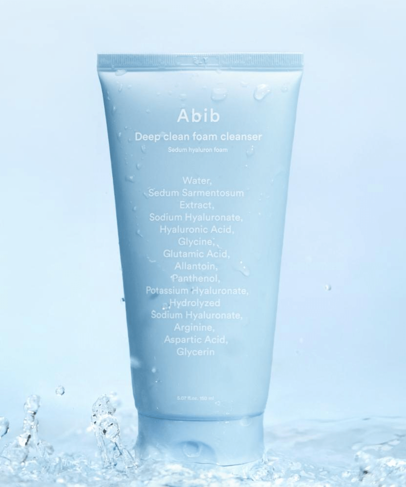 ABIB  Deep Clean Foam Cleanser Moisture Hyaluronic Foam 150ml, flacon Abib bleu sur fond aquatique, gouttes d’eau.
