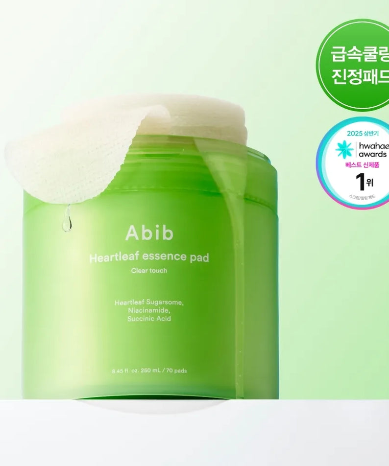 Décris l'image en français : ABIB Heartleaf Spot Pad Calming Touch 70 pads de la marque ABIB, coussinets vert menthe.