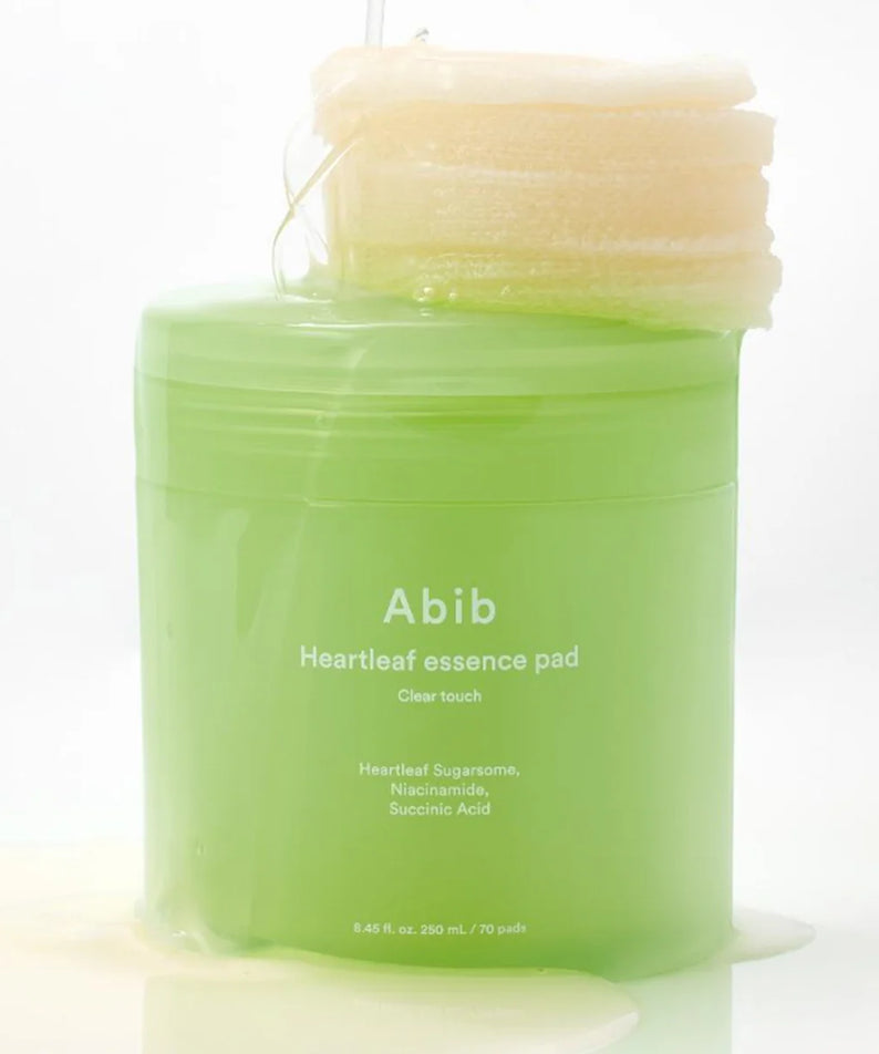 ABIB Heartleaf Spot Pad Calming Touch 70 pads, produit ABIB en pad vert sur fond clair, contexte visuel.