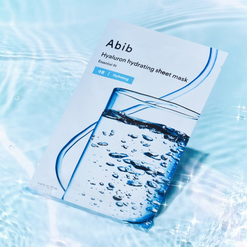 ABIB  Hyaluronic Acid Moisture Sheet Mask Essential Fit, masque tissu hydratant ABIB sur fond bleu aquatique