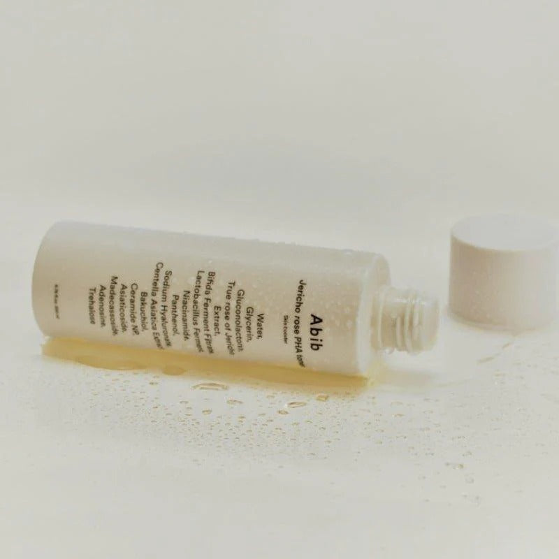 ABIB Jericho Rose PHA Toner Skin Booster 200ml, flacon crème sur fond clair, marque ABIB, contexte cosmétique.